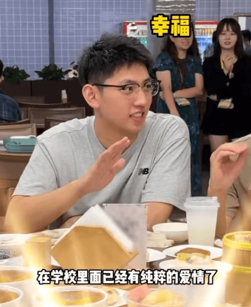 知名男歌手突然现身陌生人婚礼<strong></p>
<p>香港赛冯资讯</strong>，并随礼999元！