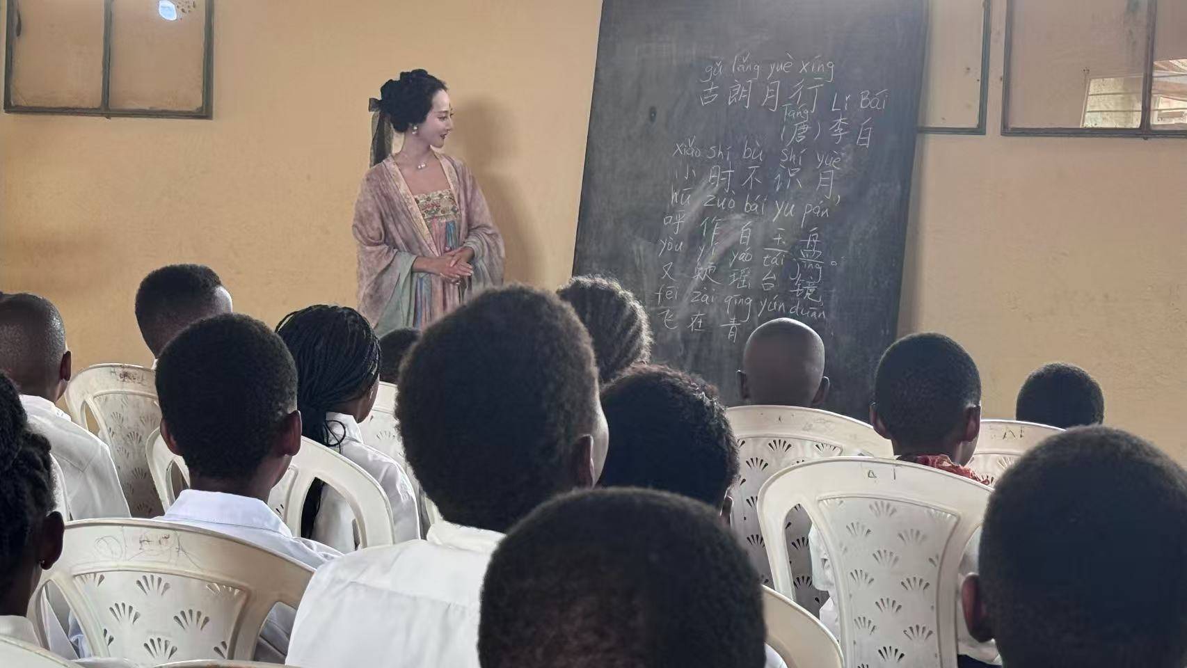 资讯有故事丨赏明月、品月饼……非洲师生沉浸式体验中秋“团圆味”