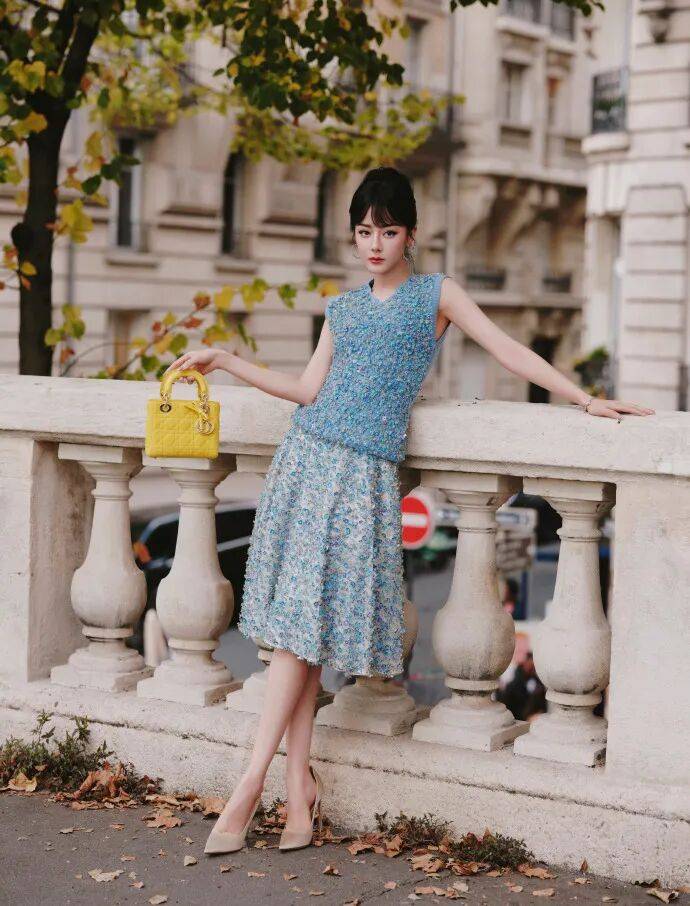 时装周上的女明星<strong></p>
<p>香港赛冯资讯</strong>，秋冬氛围感一键封顶！