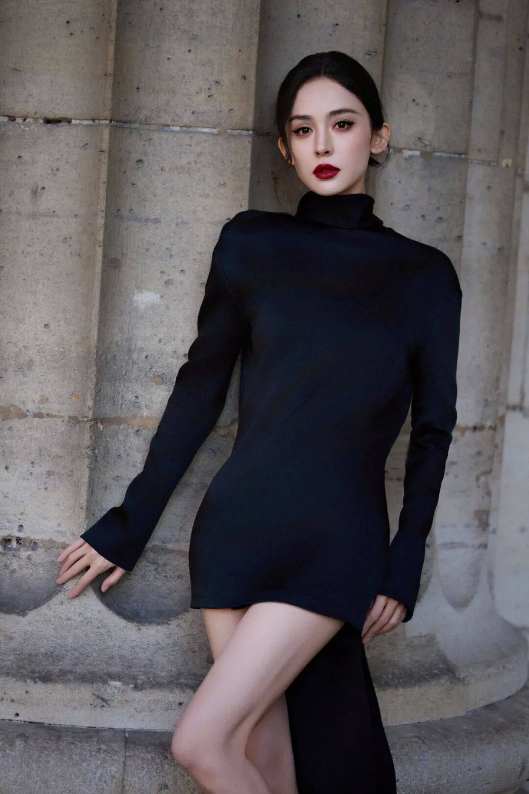 时装周上的女明星<strong></p>
<p>香港赛冯资讯</strong>，秋冬氛围感一键封顶！