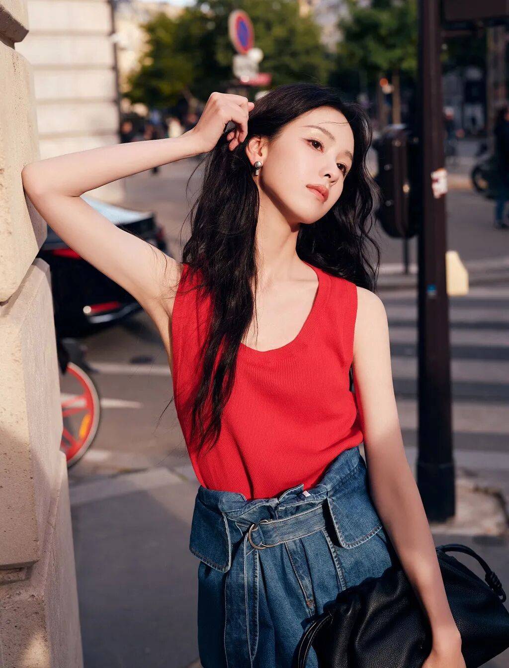 时装周上的女明星<strong></p>
<p>香港赛冯资讯</strong>，秋冬氛围感一键封顶！