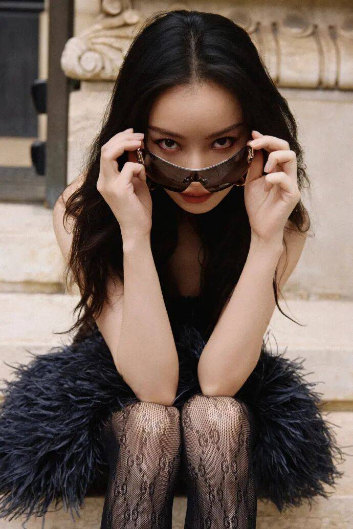 时装周上的女明星<strong></p>
<p>香港赛冯资讯</strong>，秋冬氛围感一键封顶！