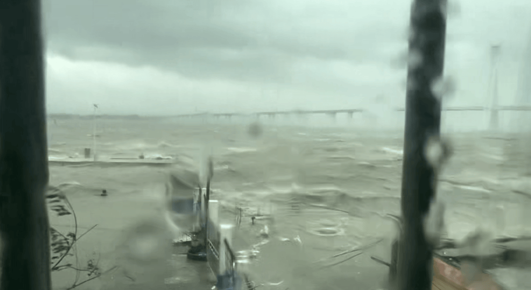 突发！海水倒灌<strong></p>
<p>香港赛冯资讯</strong>，涌上路面，多地紧急宣布"五停"！又有新台风生成