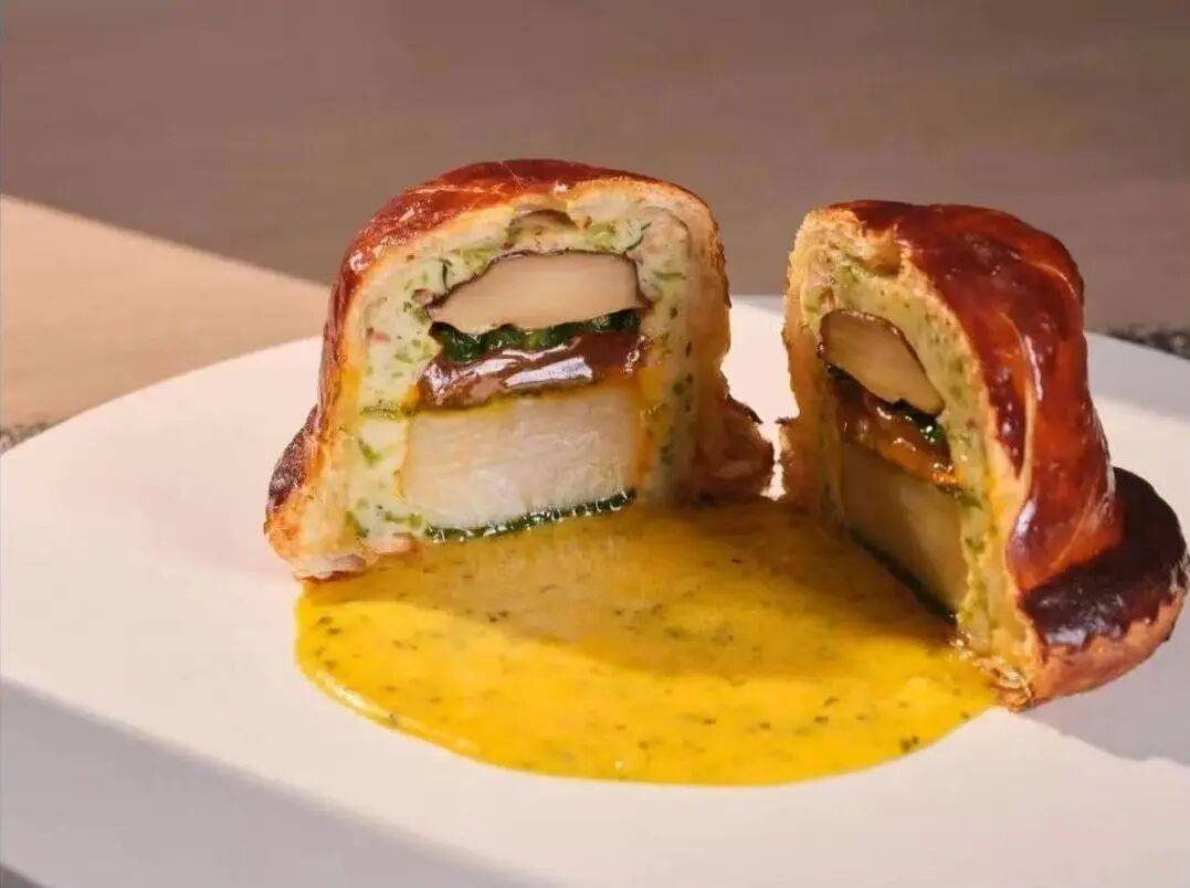 精致餐饮<strong></p>
<p>香港赛冯资讯</strong>，以饭封神 | 商业头条No.94