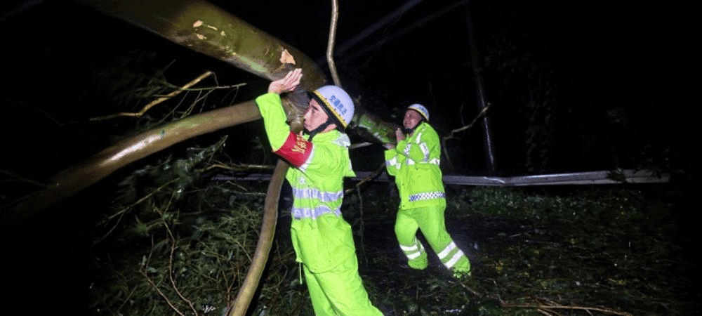 全力抢通中秋团圆路<strong></p>
<p>香港赛冯资讯</strong>，粤西14条受台风影响高速解封
