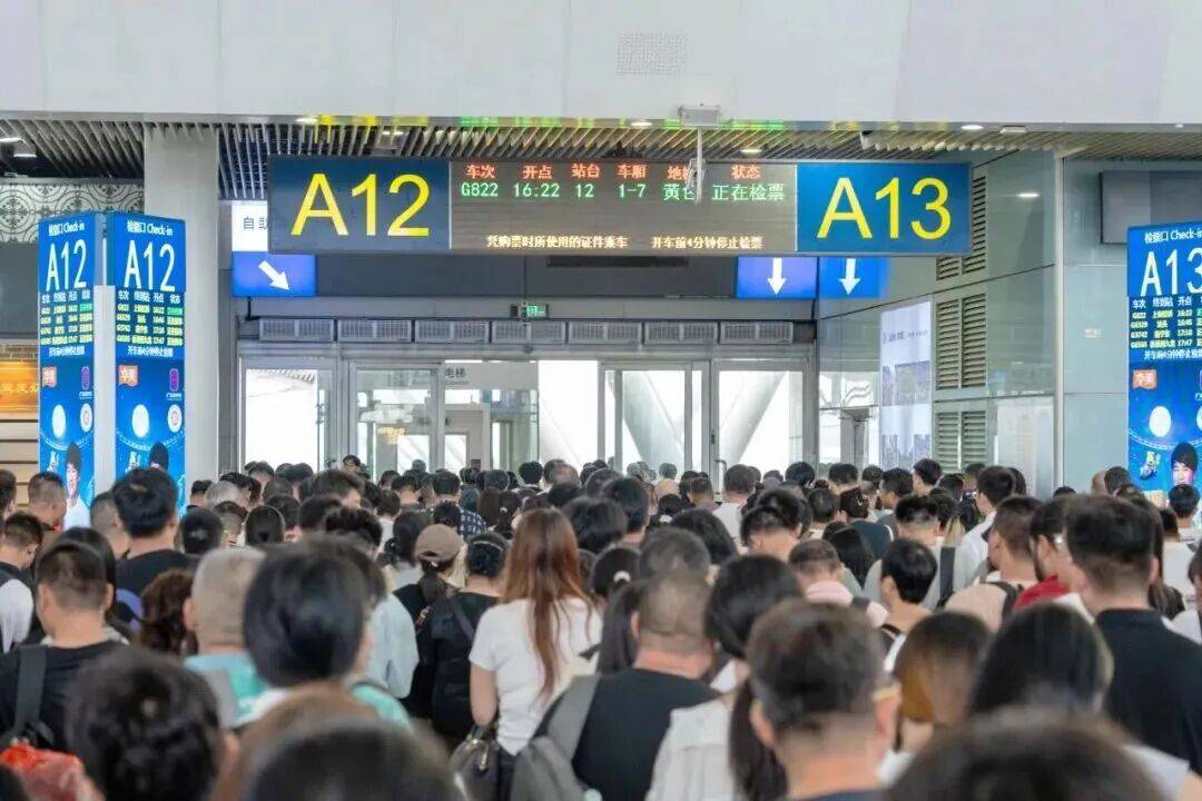 深圳北站凌晨返深被刷爆<strong></p>
<p>海南港澳资讯产业</strong>！附近叫车超200人？别慌！公交地铁加班护送