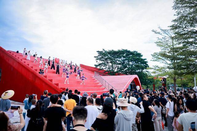 突破200万人次<strong></p>
<p>海南港澳资讯产业</strong>！深圳科技馆成大湾区文旅新顶流