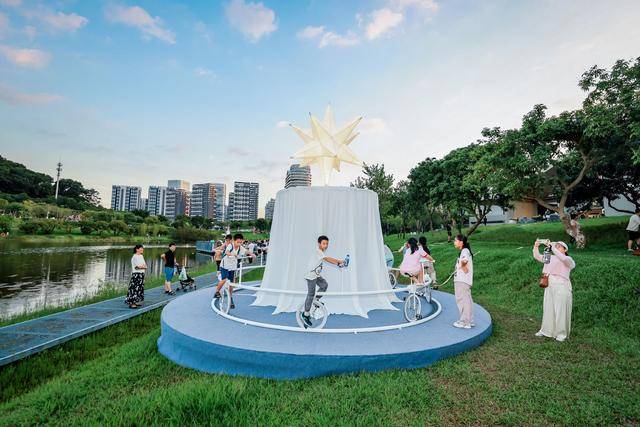 突破200万人次<strong></p>
<p>海南港澳资讯产业</strong>！深圳科技馆成大湾区文旅新顶流