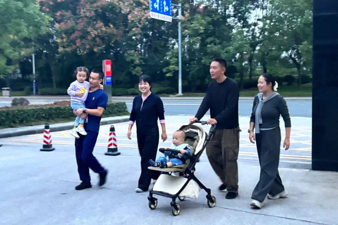 月满红门家更圆｜中秋家属来队共话团圆时