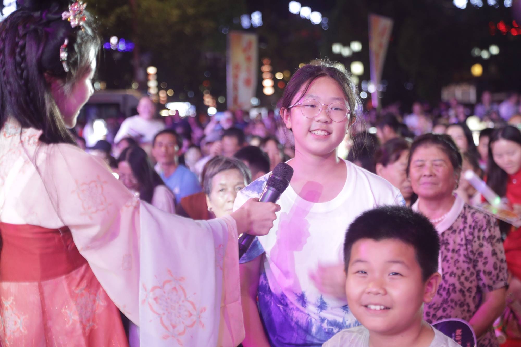 月映火塘 悦唱荔波<strong></p>
<p>海南港澳资讯产业</strong>！这场中秋音乐晚会点燃团圆夜