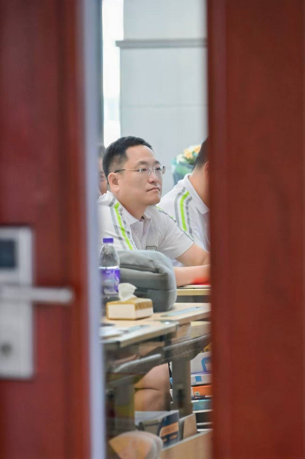 那个让老师骄傲的“调皮”班级！30年同学聚会<strong></p>
<p>江苏公务员考试资讯网</strong>，还伴有一封来自贵州的感谢信