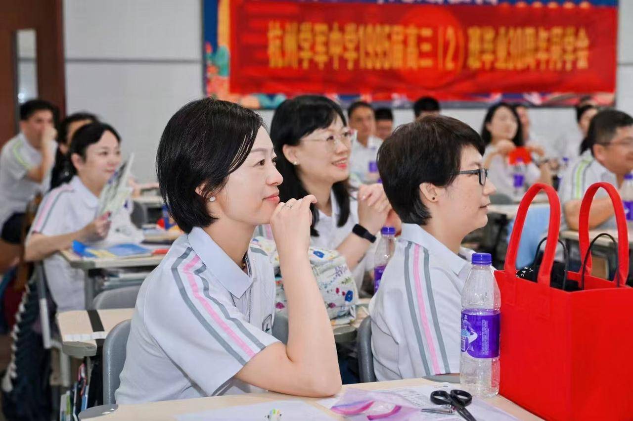 那个让老师骄傲的“调皮”班级！30年同学聚会<strong></p>
<p>江苏公务员考试资讯网</strong>，还伴有一封来自贵州的感谢信