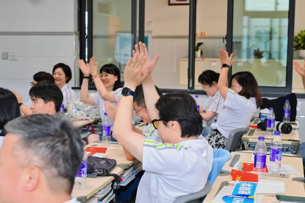 那个让老师骄傲的“调皮”班级！30年同学聚会<strong></p>
<p>江苏公务员考试资讯网</strong>，还伴有一封来自贵州的感谢信