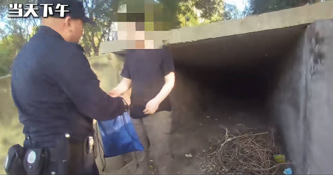 男子在外流浪20多年<strong></p>
<p>江苏公务员考试资讯网</strong>，在北京朝阳民警帮助下回家过中秋