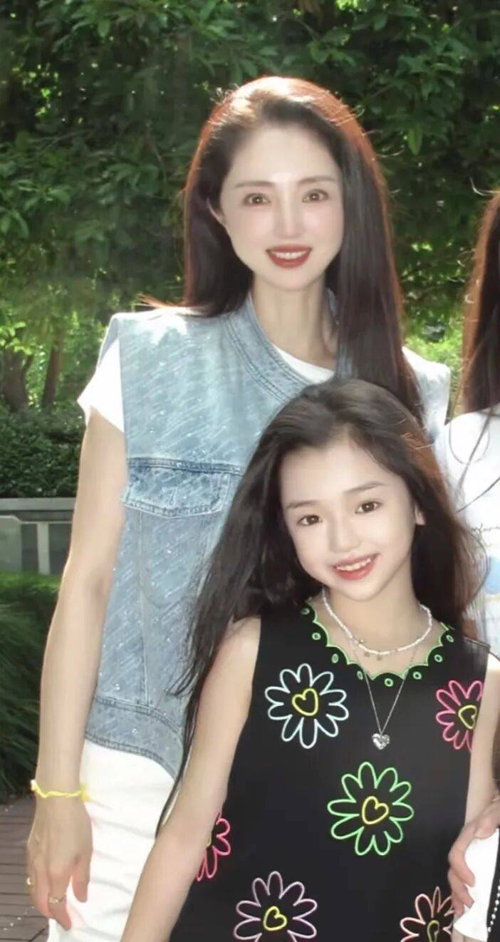 9岁小酒窝<strong></p>
<p>江苏公务员考试资讯网</strong>，大大方方成顶流