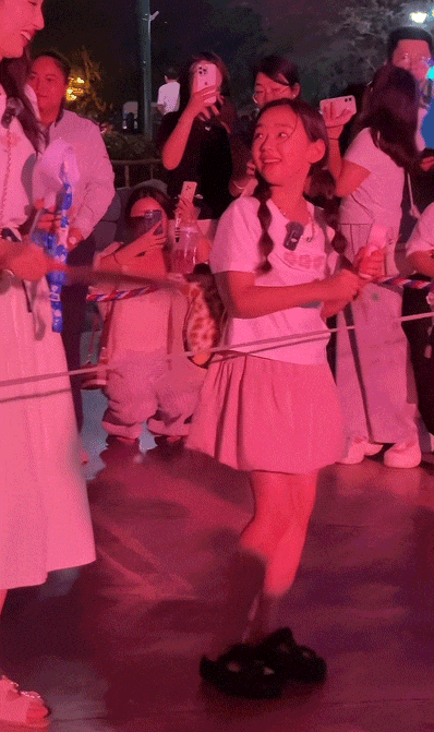 9岁小酒窝<strong></p>
<p>江苏公务员考试资讯网</strong>，大大方方成顶流