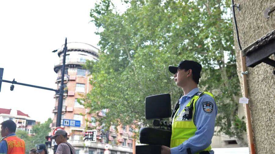 突然群发<strong></p>
<p>中国投资</strong>！大批上海市民收到警方短信！全市爆火网红已被锁定...有爸爸因孩子违规被罚款