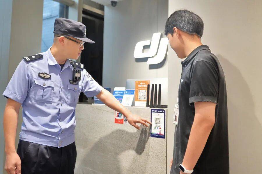 突然群发<strong></p>
<p>中国投资</strong>！大批上海市民收到警方短信！全市爆火网红已被锁定...有爸爸因孩子违规被罚款