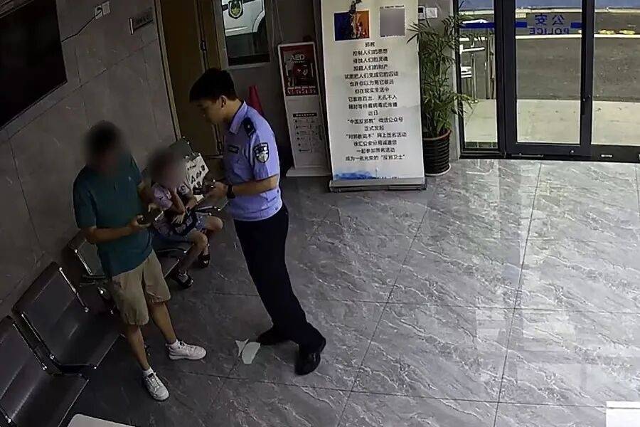 突然群发<strong></p>
<p>中国投资</strong>！大批上海市民收到警方短信！全市爆火网红已被锁定...有爸爸因孩子违规被罚款