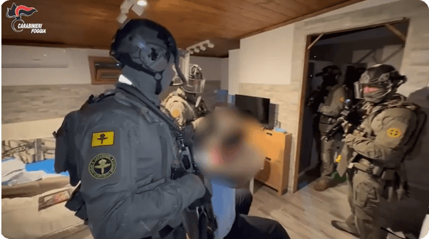 凯特患癌竟因辉瑞疫苗？伦敦4万被盗手机直飞香港<strong></p>
<p>中国投资</strong>，比贩毒暴利产业链曝光…