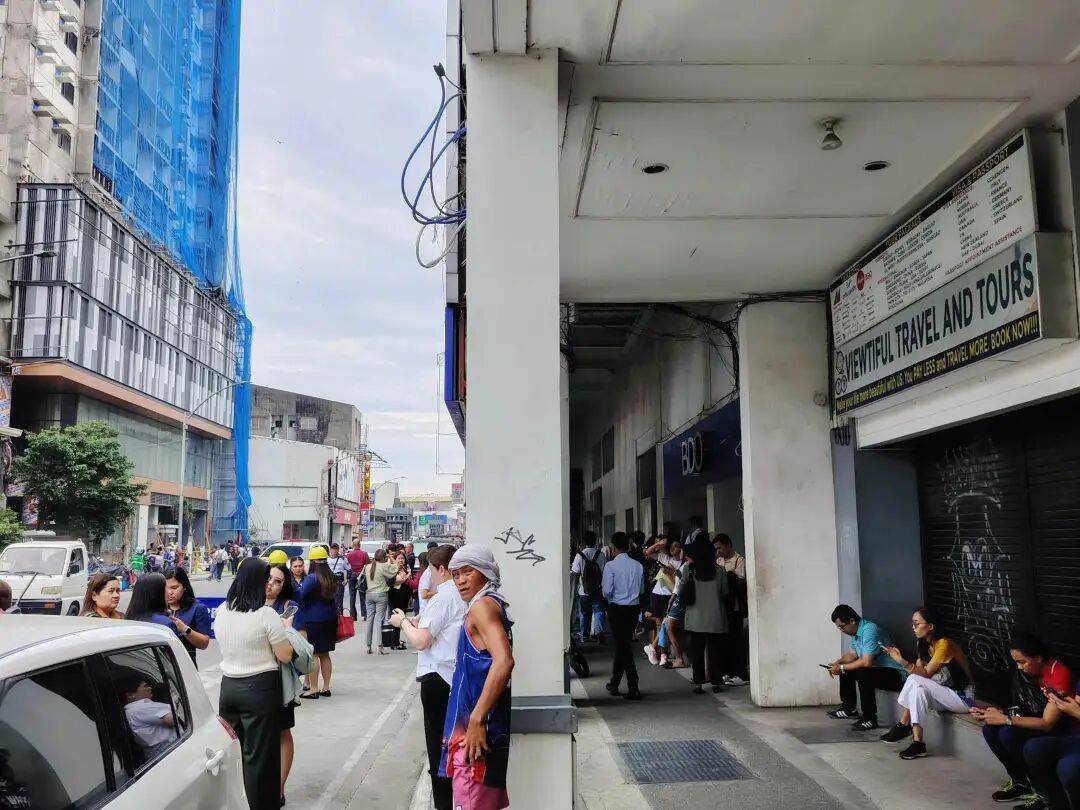 在菲华人亲历7.6级强震：震感强烈<strong></p>
<p>资讯网交易</strong>，有女生被吓哭｜鱼眼·热点