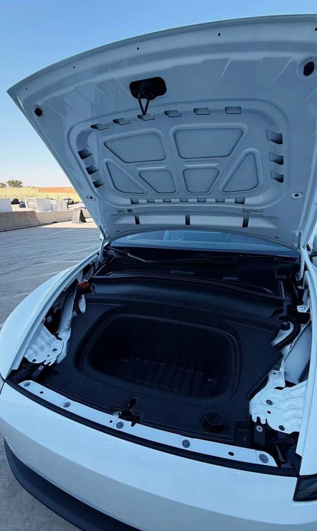 将特斯拉砍成“铁皮房”的<strong></p>
<p>资讯网交易</strong>，是马斯克新的万亿对赌协议