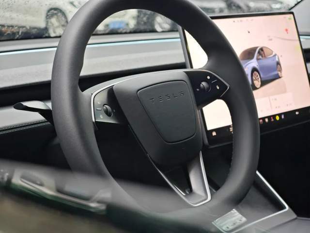 将特斯拉砍成“铁皮房”的<strong></p>
<p>资讯网交易</strong>，是马斯克新的万亿对赌协议