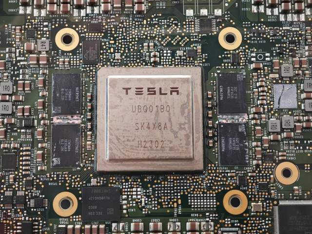 将特斯拉砍成“铁皮房”的<strong></p>
<p>资讯网交易</strong>，是马斯克新的万亿对赌协议