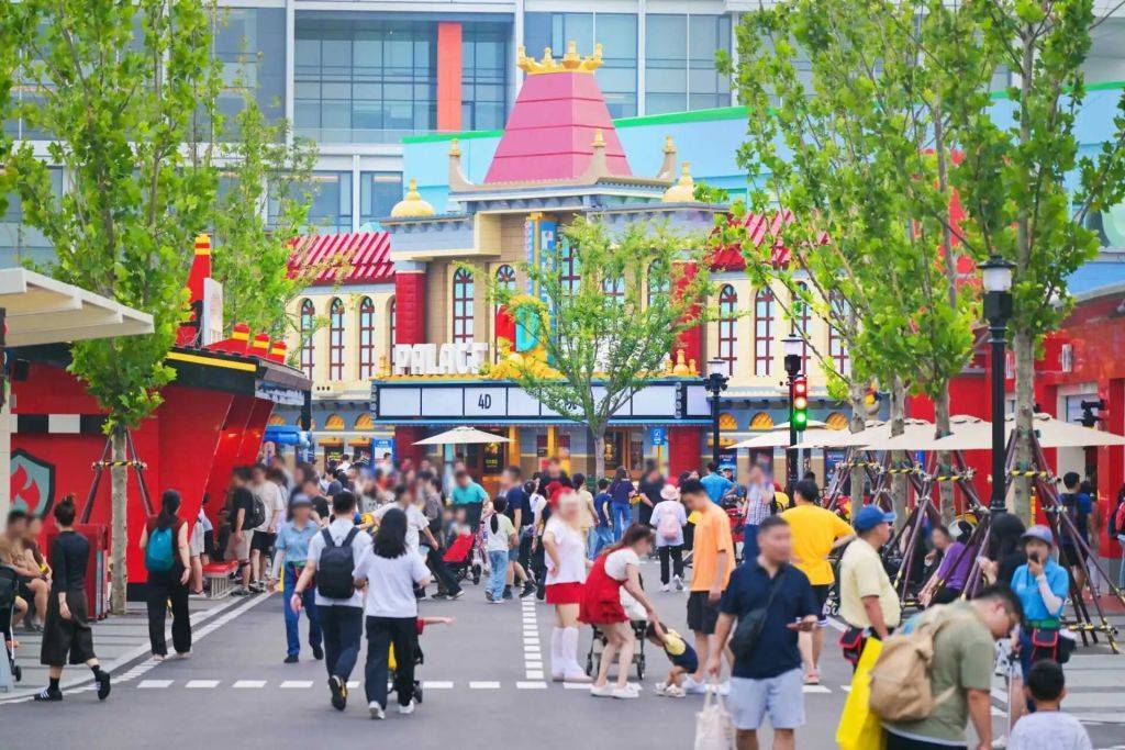 上海乐高乐园国庆单日客流创开园以来新高，乐园酒店连续十日满房