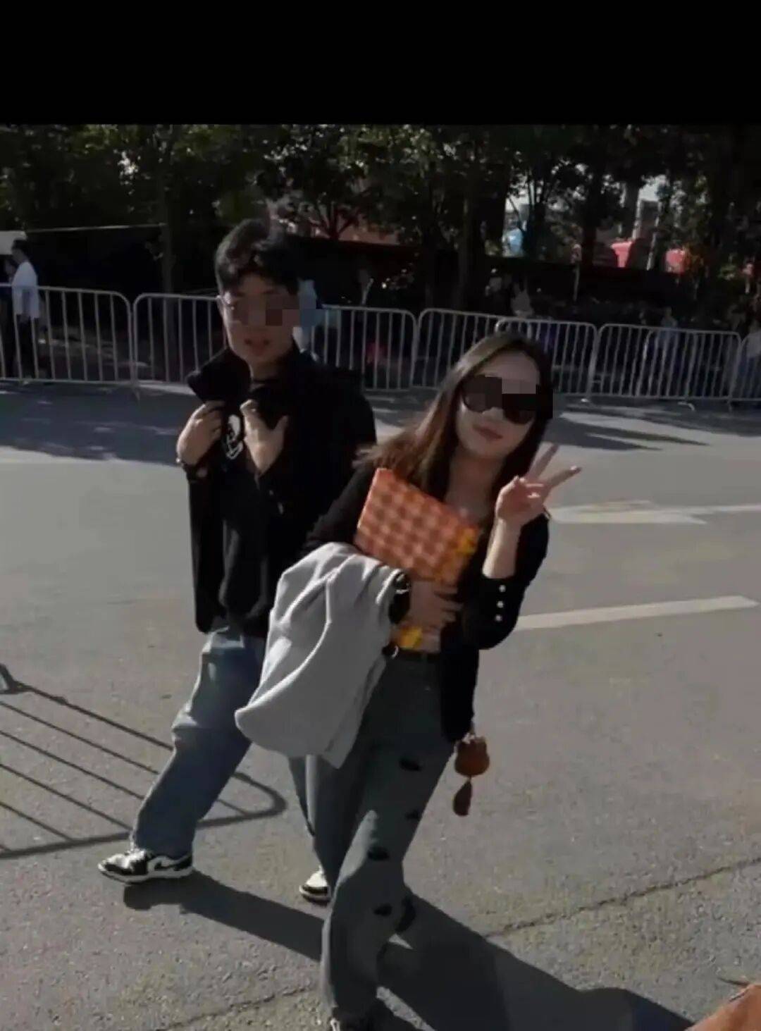 “中国两游客在马来西亚失踪”后续：男子手机定位仍在海底<strong></p>
<p>资讯网交易</strong>，其姐姐加急办好护照即将赴事发地