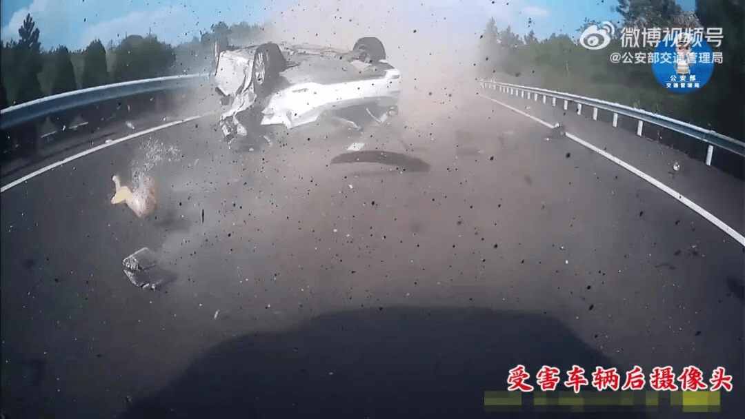 “我撒谎天打雷劈！”男子高速突然强行变道致翻车<strong></p>
<p>资讯网交易</strong>，反诬赖对方