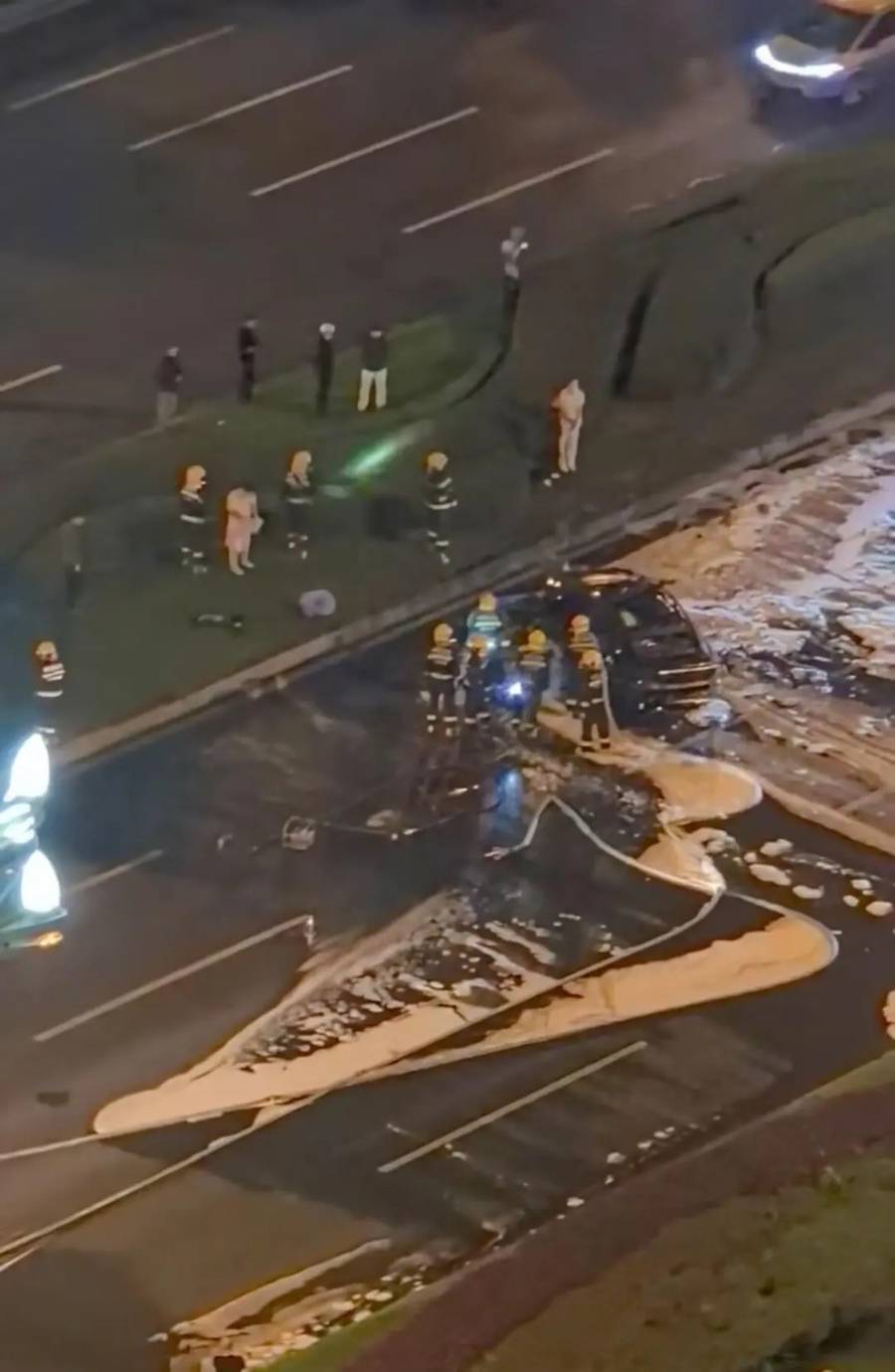 最新！成都SU7碰撞后燃烧司机死亡<strong></p>
<p>世界电影之旅</strong>，小米股价暴跌超8%！客服最新回应