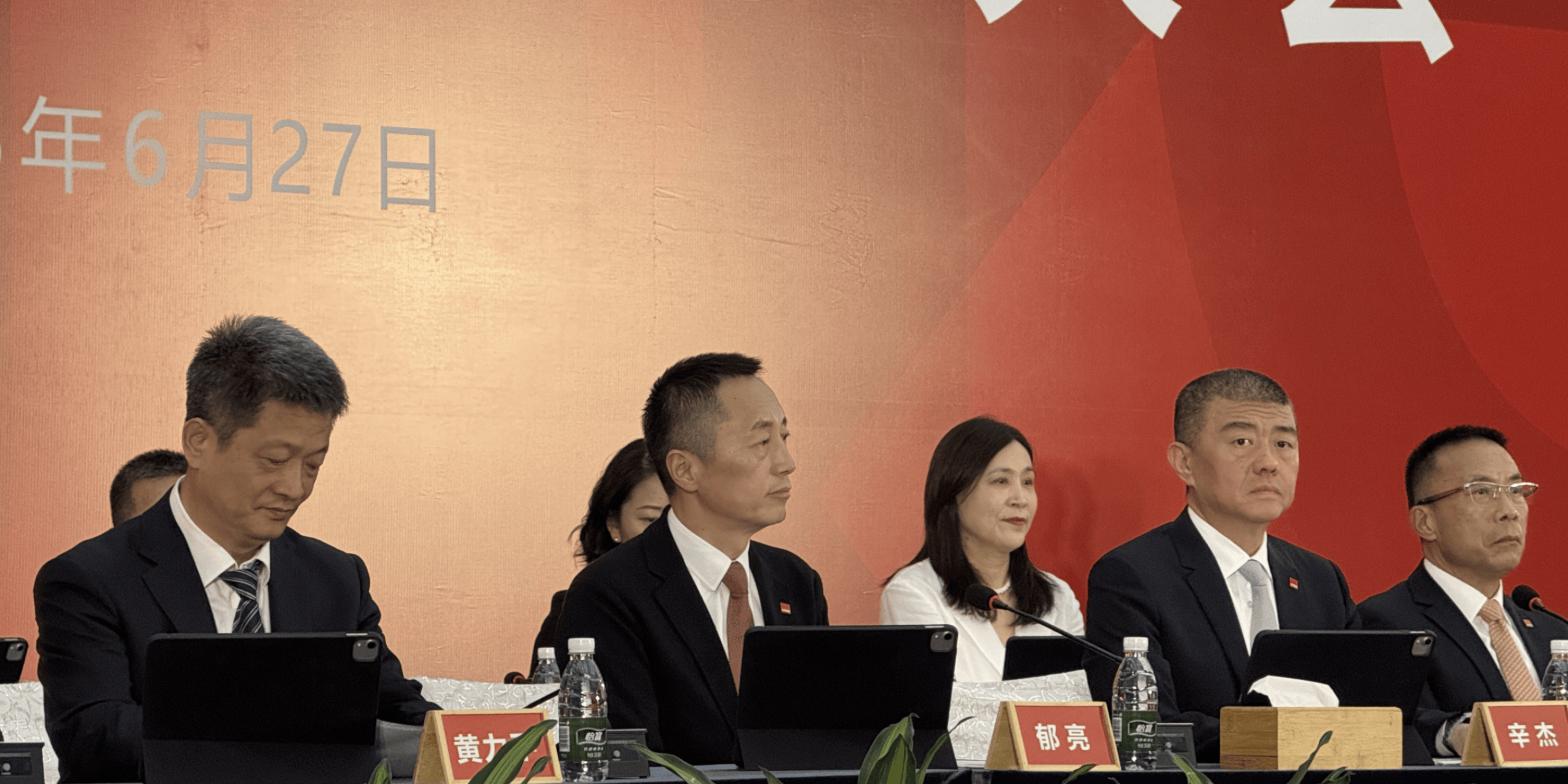 万科董事长辛杰辞职！年薪0元、原定明年退休<strong></p>
<p>世界电影之旅</strong>，曾多次代表深铁力挺万科