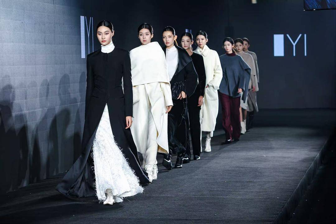 非遗惊艳、萌娃抢镜、大码模特出圈<strong></p>
<p>世界电影之旅</strong>！南京国际时尚周看点太密