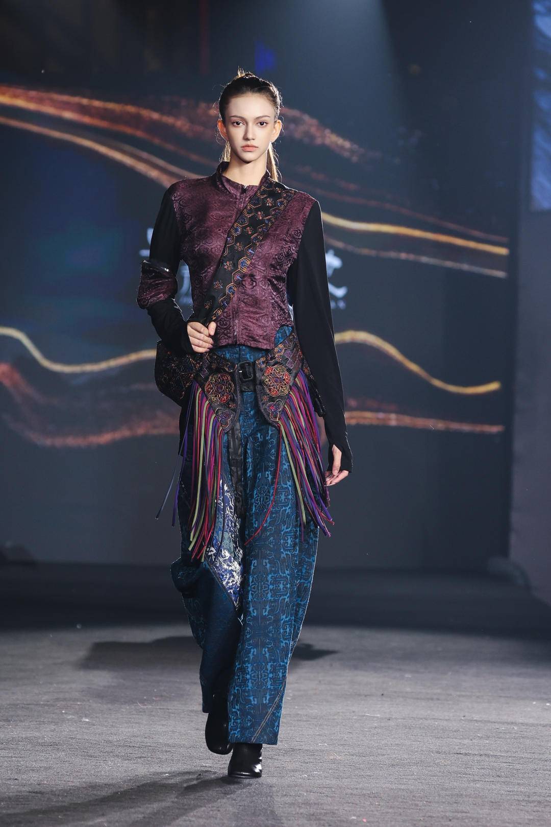 非遗惊艳、萌娃抢镜、大码模特出圈<strong></p>
<p>世界电影之旅</strong>！南京国际时尚周看点太密