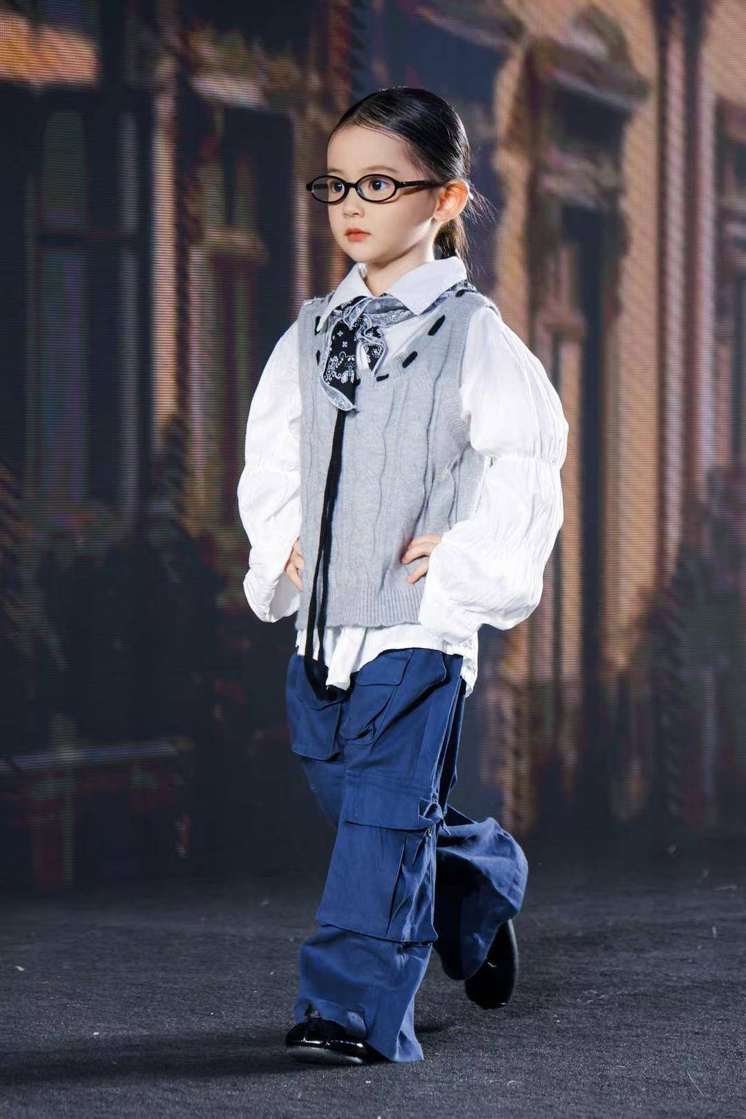 非遗惊艳、萌娃抢镜、大码模特出圈<strong></p>
<p>世界电影之旅</strong>！南京国际时尚周看点太密