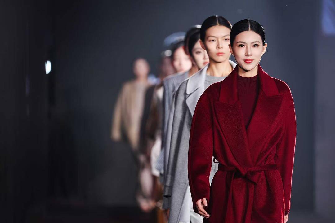 非遗惊艳、萌娃抢镜、大码模特出圈<strong></p>
<p>世界电影之旅</strong>！南京国际时尚周看点太密