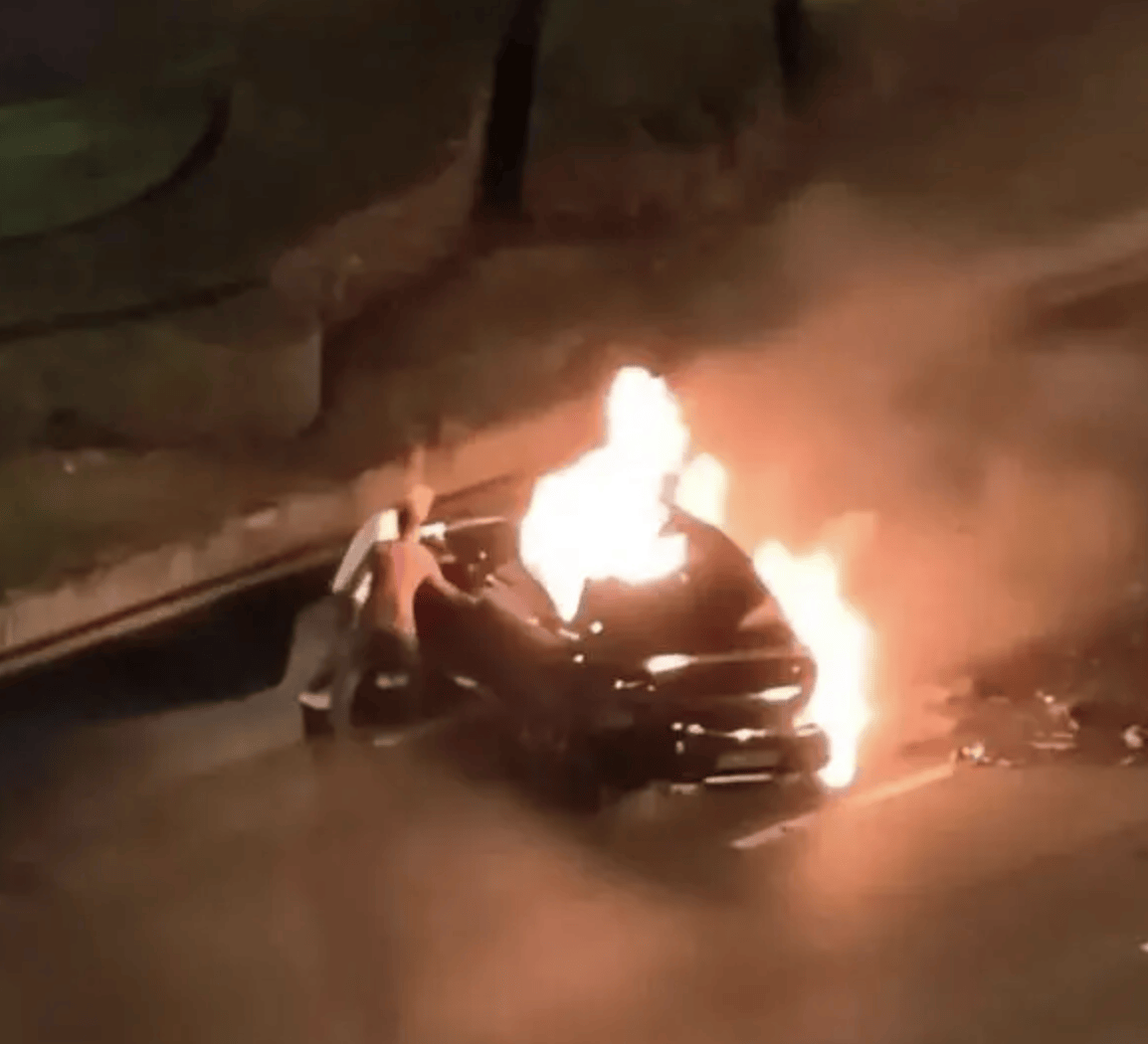 成都车祸后小米汽车直播间遭网暴<strong></p>
<p>资讯快车</strong>，雷军抖音一月掉粉35万