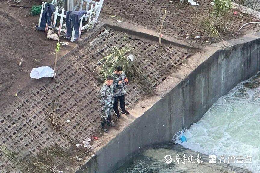 “鱼多得数不过来<strong></p>
<p>资讯快车</strong>，一网子下去能捞好几条”济南锦绣川水库开闸放水，大量鲢鱼被冲出，工作人员：禁止捕捞！