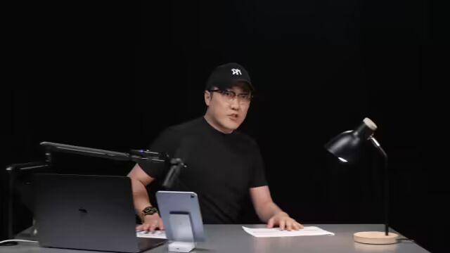 王自如曝格力高管工资7位数<strong></p>
<p>蔡徐坤</strong>，再回应“不看工资条”