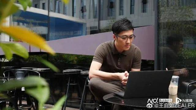 王自如曝格力高管工资7位数<strong></p>
<p>蔡徐坤</strong>，再回应“不看工资条”