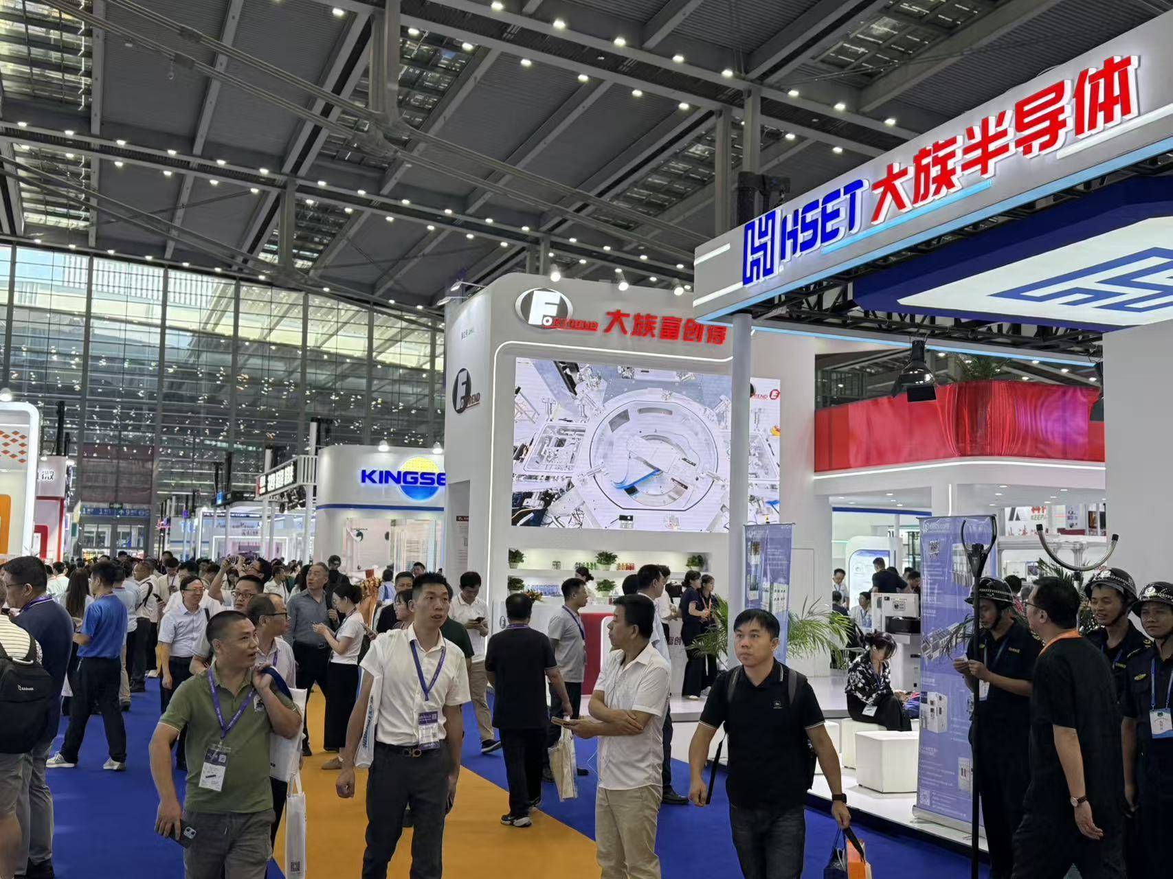 不止新凯来<strong></p>
<p>蔡徐坤</strong>，逾115家深圳半导体企业亮相2025湾芯展