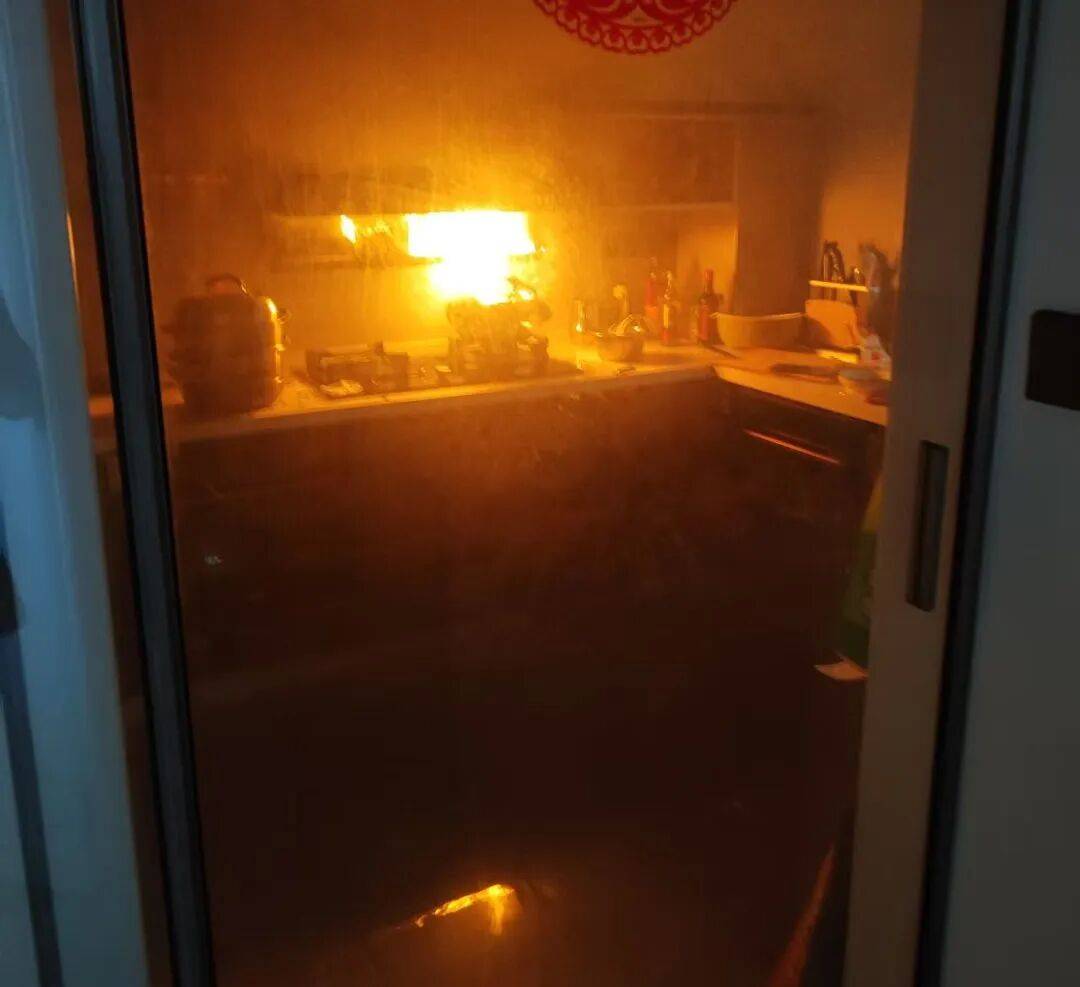 以案为鉴 | 家中起火前<strong></p>
<p>新闻资讯</strong>，他们都曾接到一通电话……