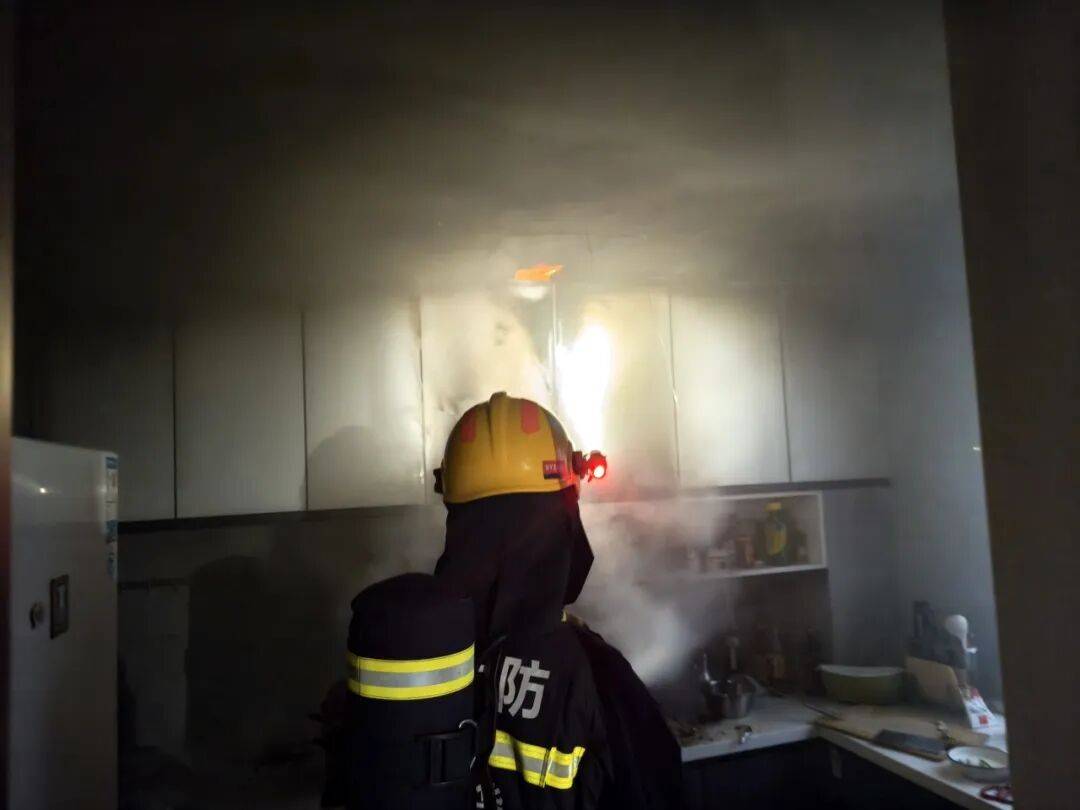 以案为鉴 | 家中起火前<strong></p>
<p>新闻资讯</strong>，他们都曾接到一通电话……