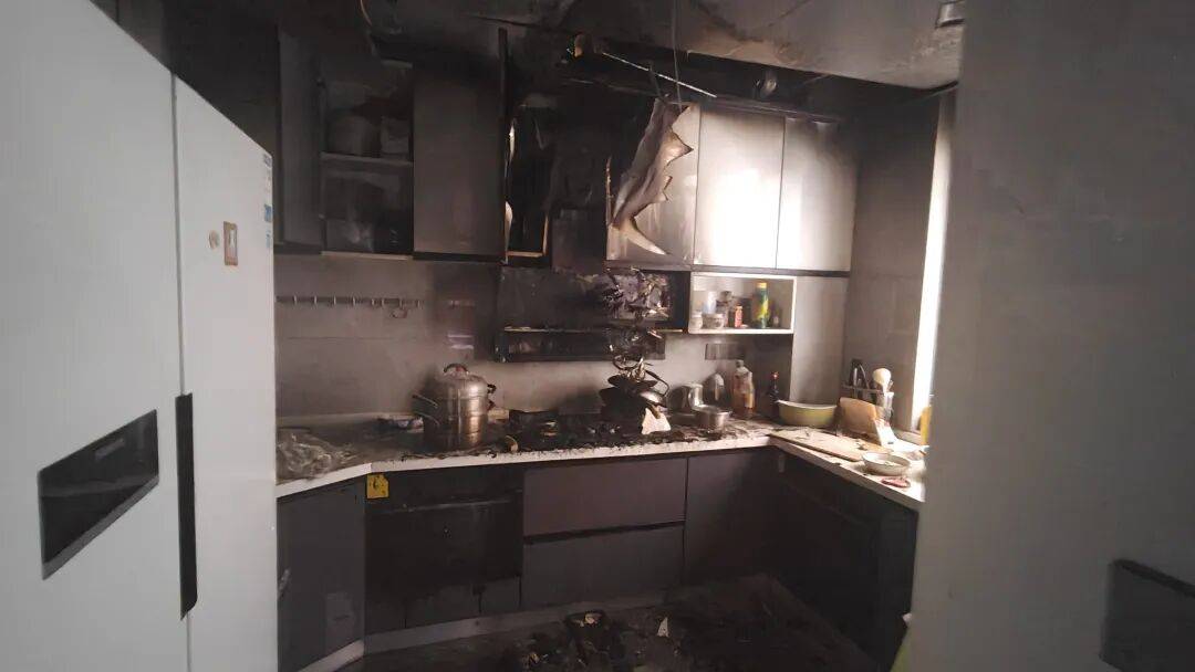 以案为鉴 | 家中起火前<strong></p>
<p>新闻资讯</strong>，他们都曾接到一通电话……