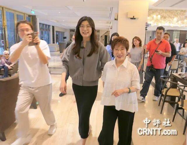 到底支持谁当党主席？当着郑丽文的面<strong></p>
<p>林俊杰资讯台微博新浪</strong>，洪秀柱说出了自己的答案