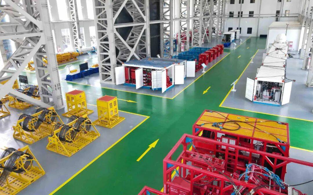 科普 | <strong></p>
<p>林俊杰资讯台微博新浪</strong>我国首个国家级深水油气应急救援基地在海南启用