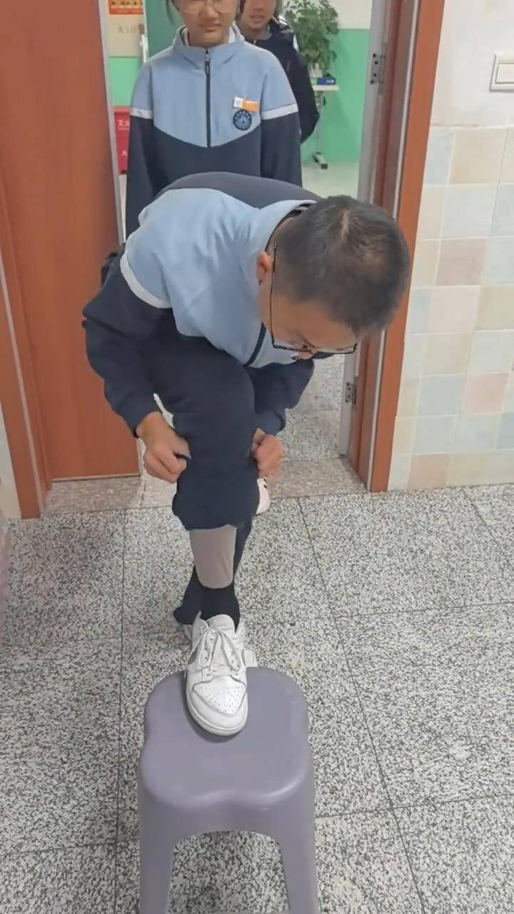 长春一班主任课前让学生排队受检“是否穿秋裤”<strong></p>
<p>张店卓创资讯怎么样</strong>，网友点赞：以后你会感谢老师