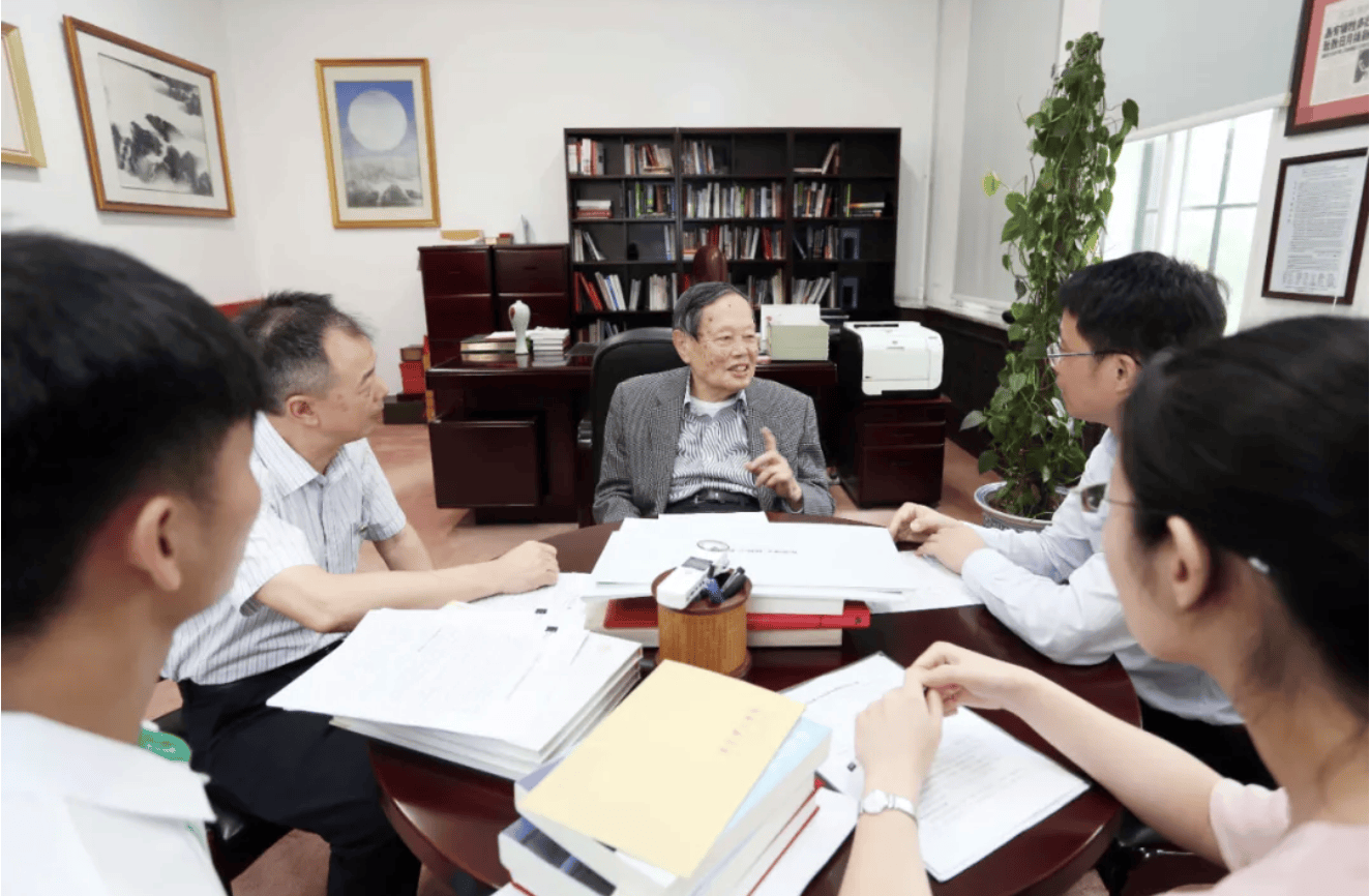 杨振宁为什么连续32年担任东莞理工学院名誉校长<strong></p>
<p>张店卓创资讯怎么样</strong>？