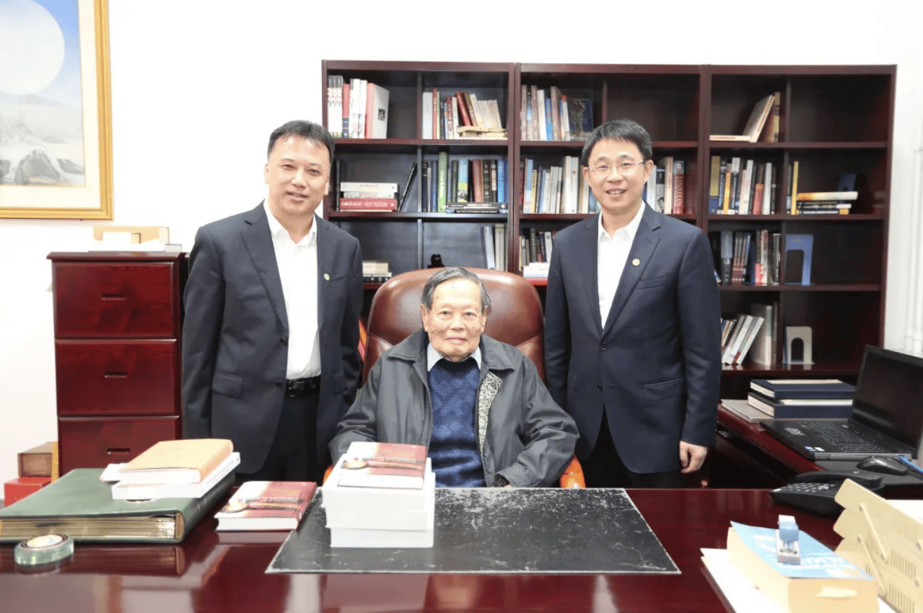 杨振宁为什么连续32年担任东莞理工学院名誉校长<strong></p>
<p>张店卓创资讯怎么样</strong>？